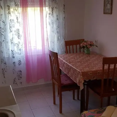 Apartament With A Parking Space Grebastica, Sibenik - 13970 Grebaštica